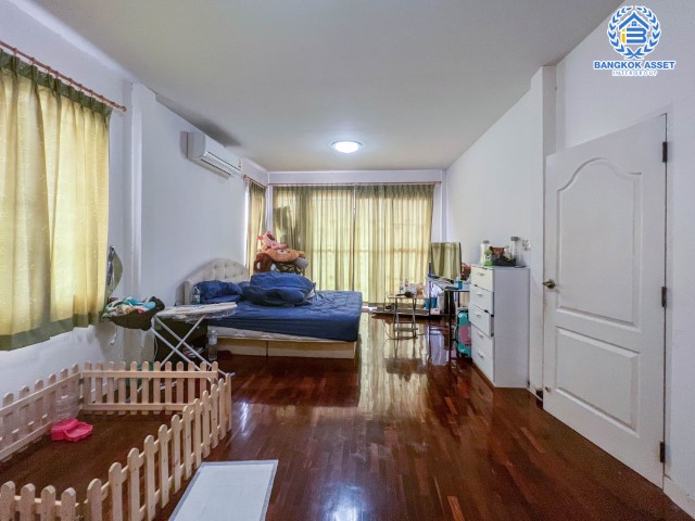 *****บ้านเดี่ยวมือสองย่านนครปฐม ม.อาภากร3 ศาลายา-บางภาษี เนื้อที่กว้างขวางมากถึงเกือบ 84 ตร.ว. ฟังก์ชันจัดเต็มถึง 5 ห้องนอน 4 ห้องน้ำ 2 ที่จอดรถ บ้านหลังใหญ่ ทำเลแห่งการเดินทาง เชื่อมต่อถ.พุทธมณฑล สาย4, ถ.บรมราชชนนี, ถ.กาญจนาภิเษก ใกล้ม.มหิดล, ทางด่วน "ศรีรัช" ราคาคุ้ม!